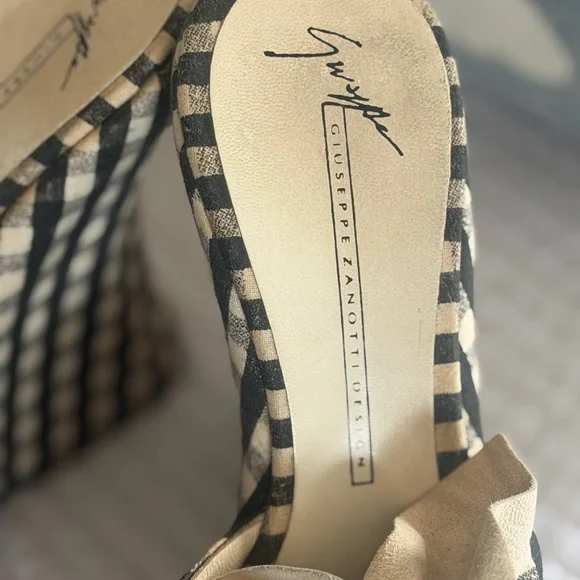 Giuseppe Zanotti Design shoes/open toe slides/heels. Size 36/Women’s size 6. - Picture 6 of 7